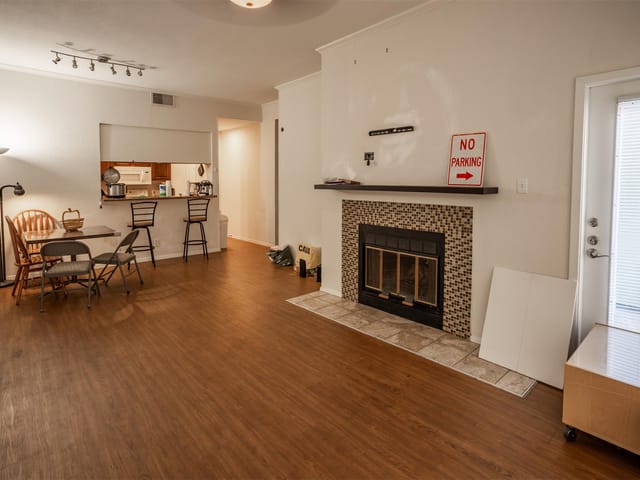 807 W 25th St #102