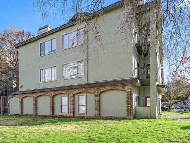 807 W 25TH St Unit #205