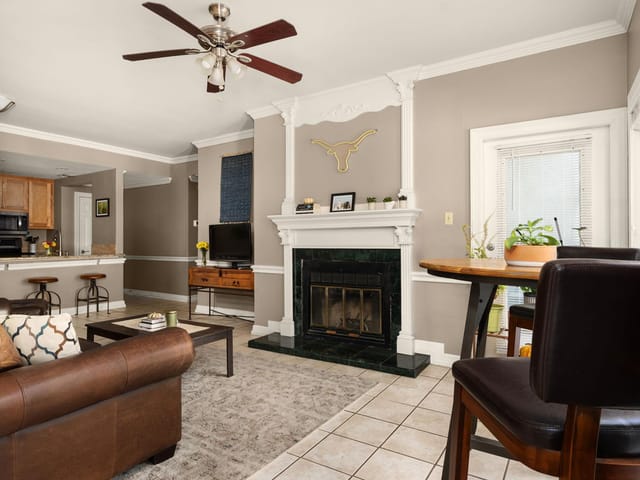 807 W 25th St Unit #207