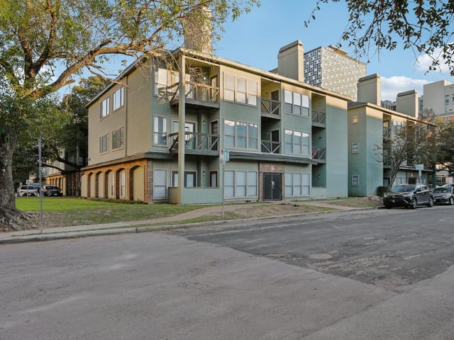 807 W 25th ST Unit #302