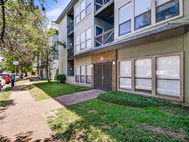 807 W 25th St Unit #306