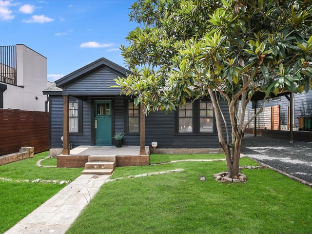 807 W Live Oak ST
