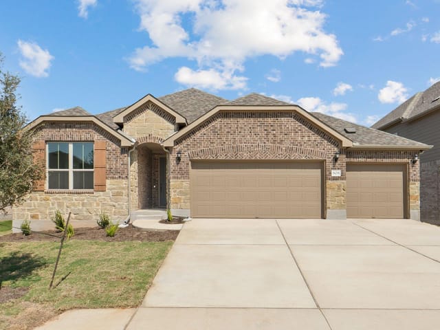 808 Crescent View Dr