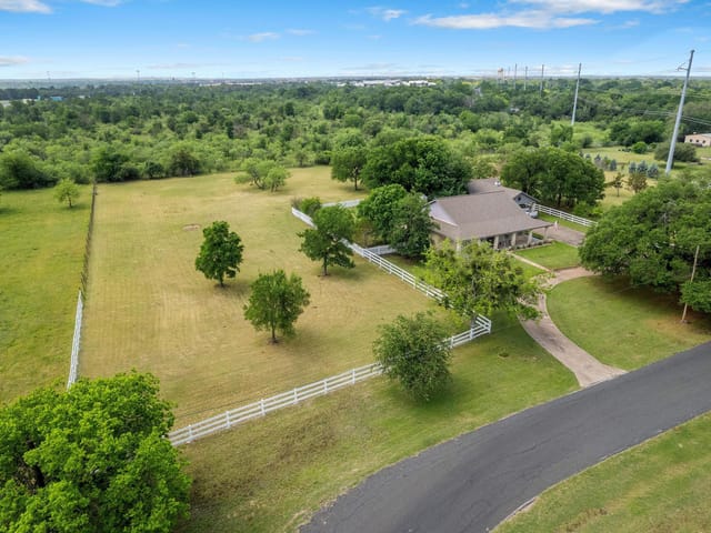 808 Golden Oaks Rd