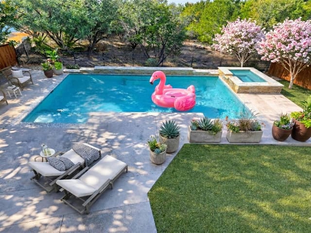 808 Horseback Hollow Dr