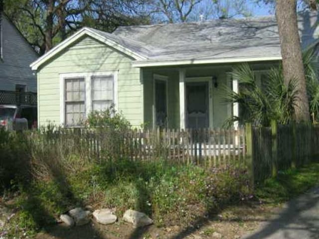 808 Jessie St