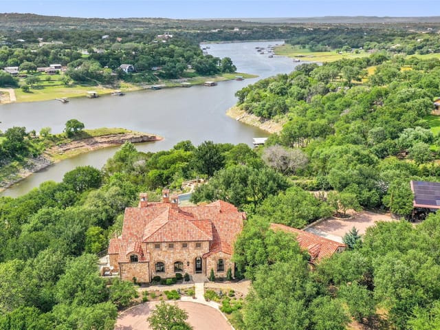 808 Rivercliff DR