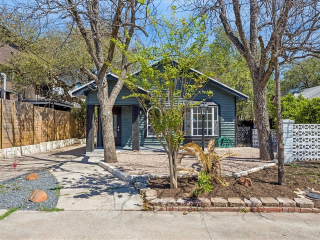 808 W Elizabeth St