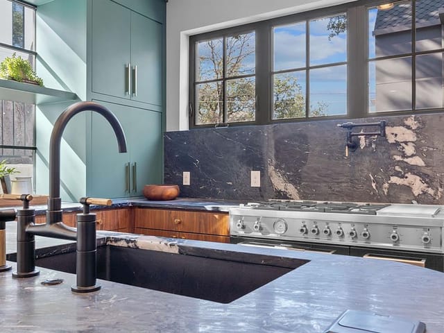809-1 Mariposa Dr