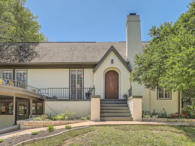 809 Edgecliff Ter