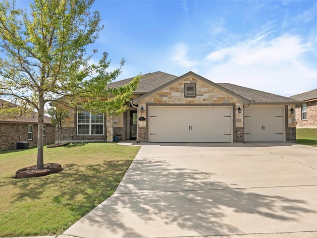 809 Kendra Dr