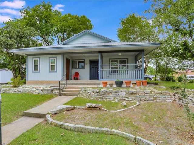 809 Nile St