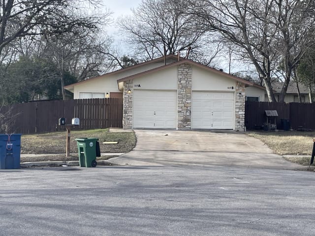 809 Plumpton Dr