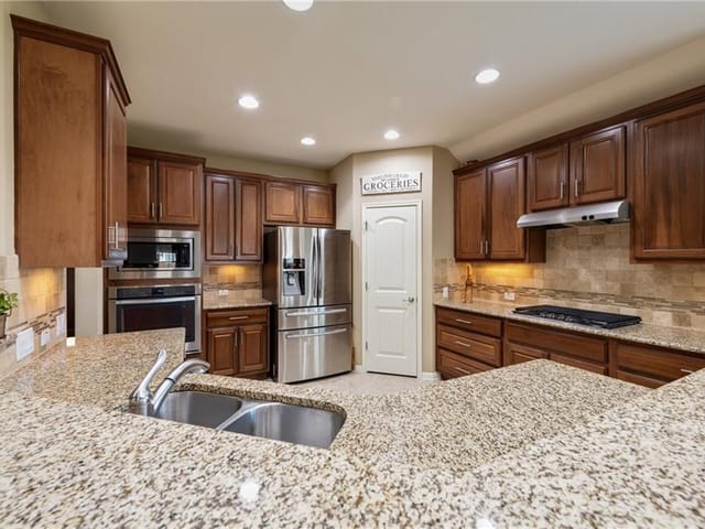8094 Arezzo DR