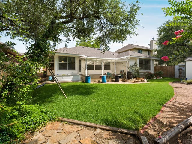 810 Hilltop DR