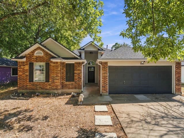 810 Honeysuckle DR