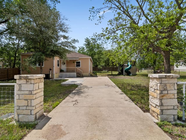 810 Lamar St
