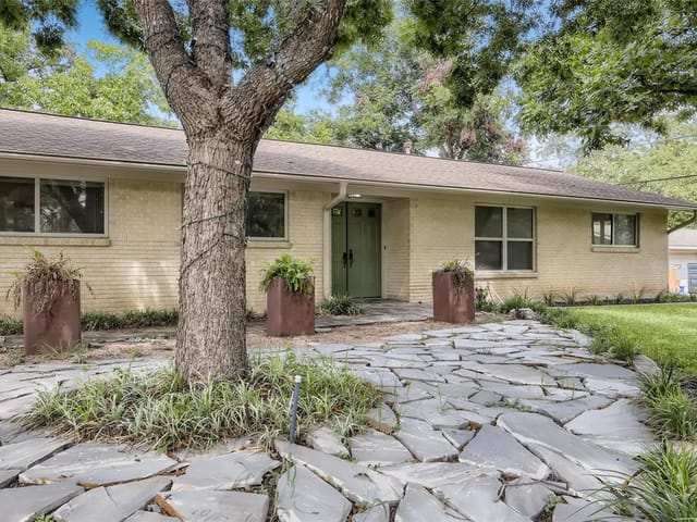 810 Newport Ave