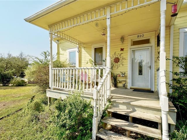 810 Presa Arriba Rd