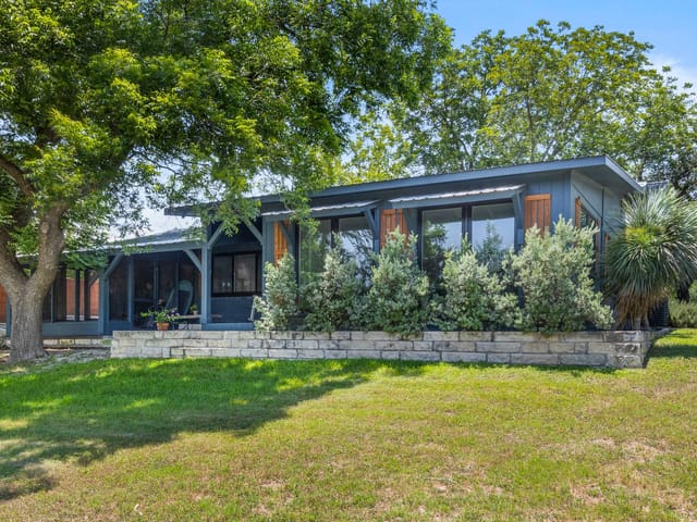 810 River RD