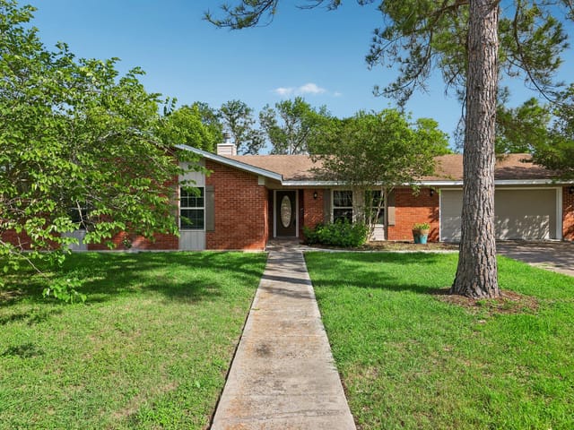 810 Vogel DR