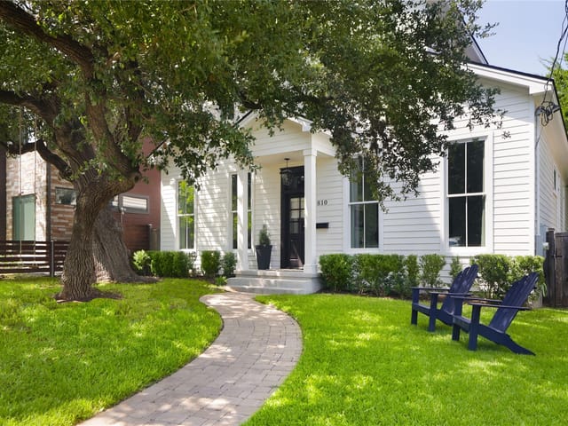 810 W Live Oak ST