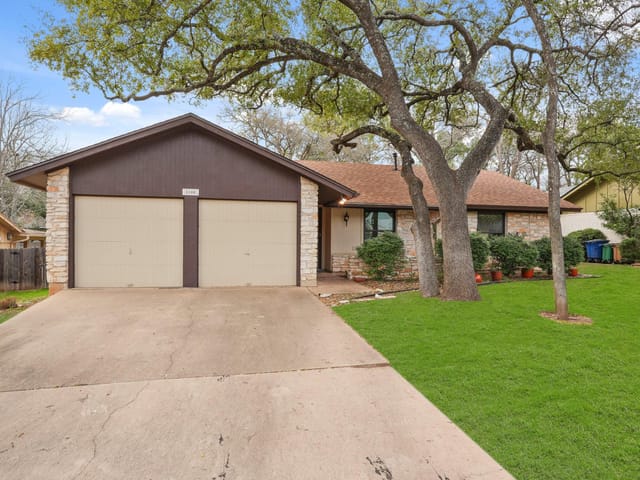8100 Hillrise Dr