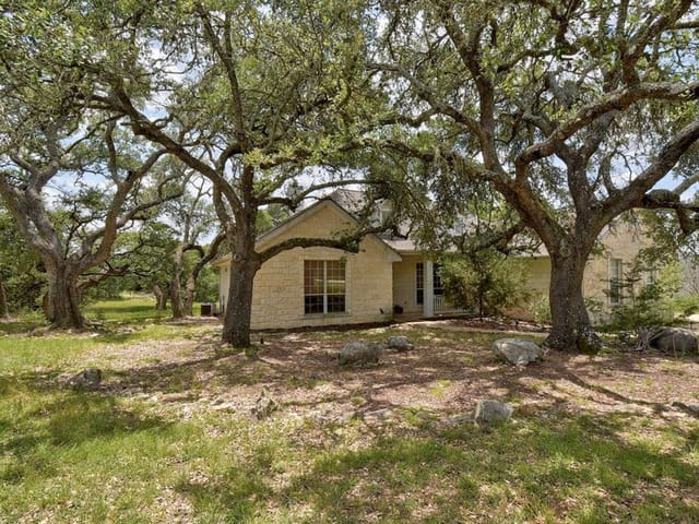 8101 Forest View Dr