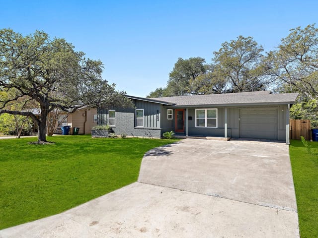 8102 Burrell DR