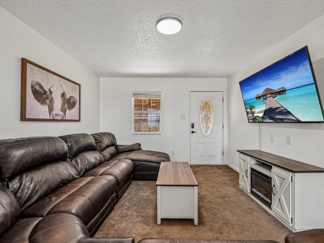 8104 Bronco LN