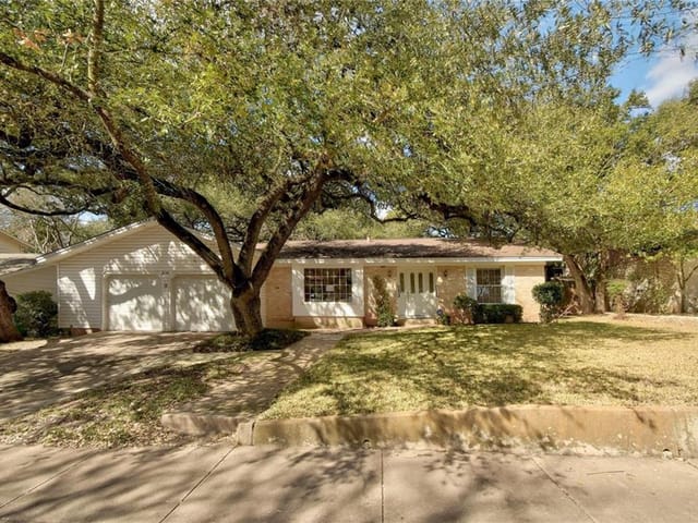 8104 Greenslope Dr