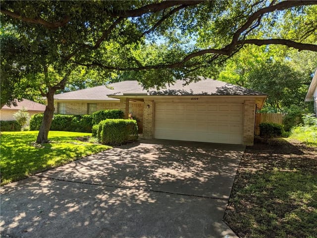 8104 Manassas Dr