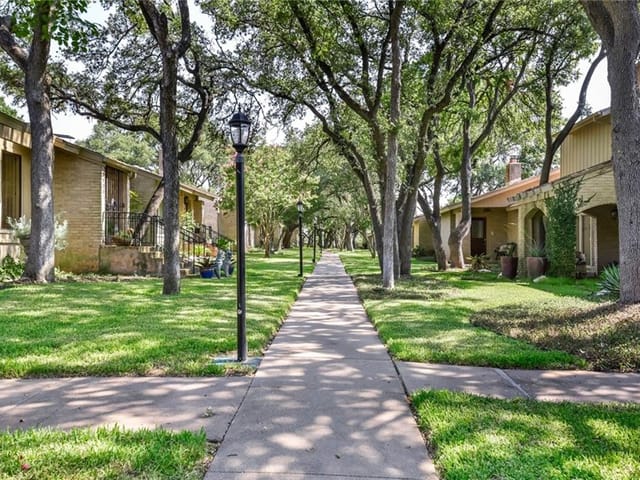 8104 Middle Ct