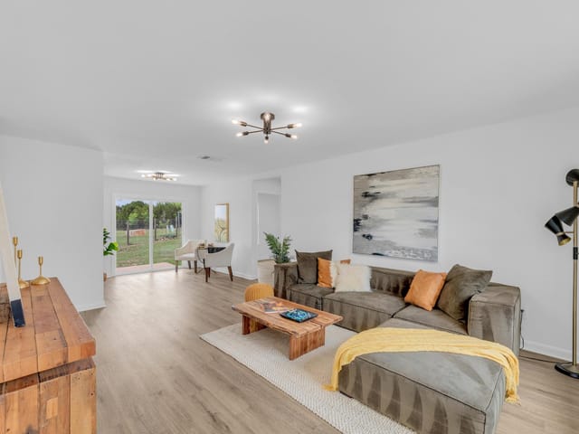8104 Valleyfield Dr