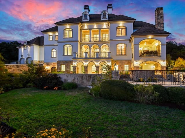 8105 Talbot Ln