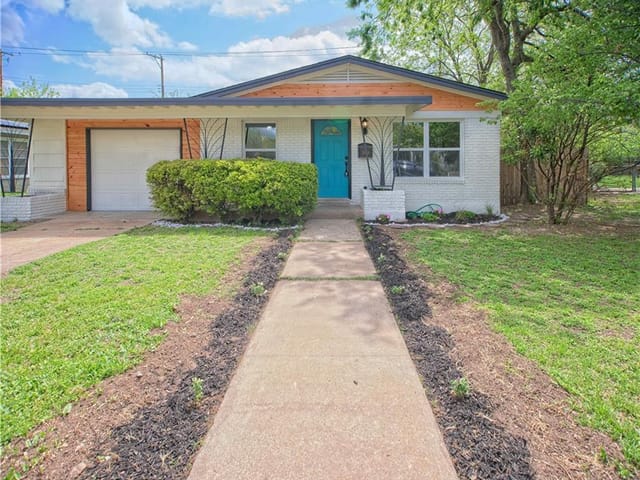 8109 Lazy Ln