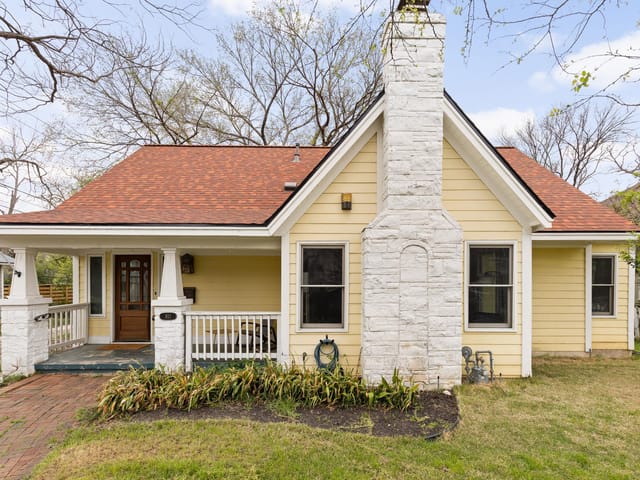 811 E 46th St
