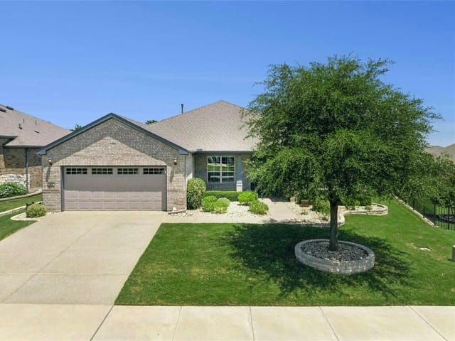811 Holiday Creek LN