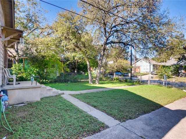 811 James St