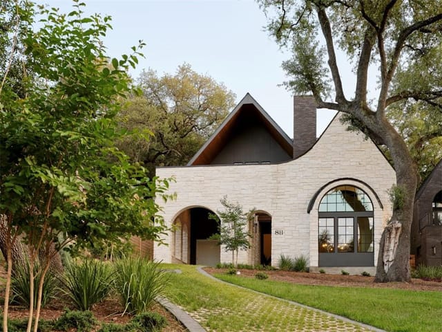 811 Mariposa Dr