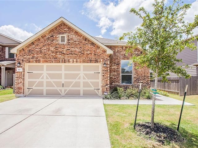 811 Sawbuck Dr