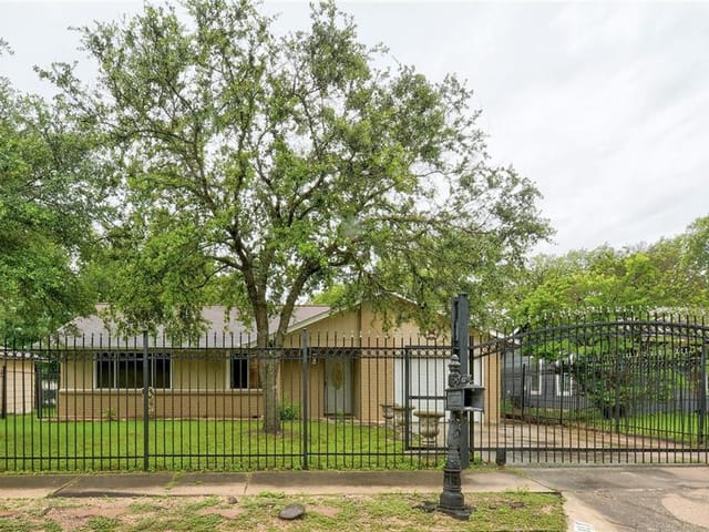 811 Sussex Dr