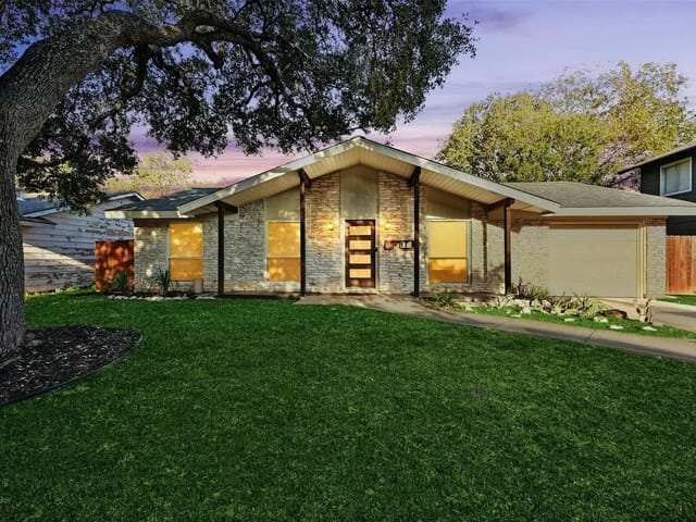 8110 Stillwood Ln