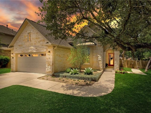 8112 Alophia Dr