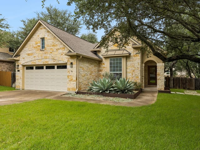 8112 Alophia DR