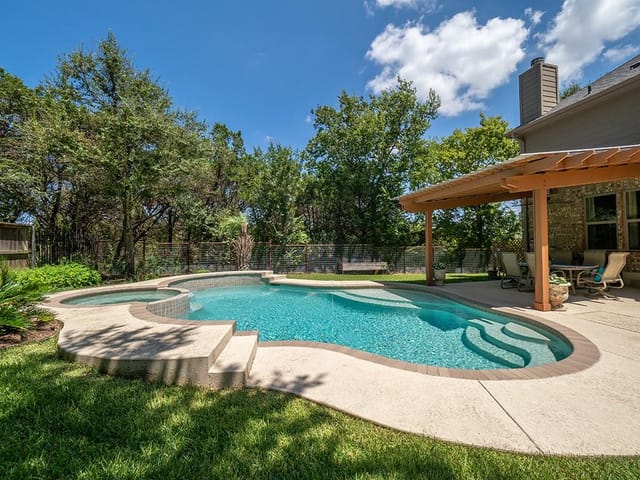 8112 Aralia Dr