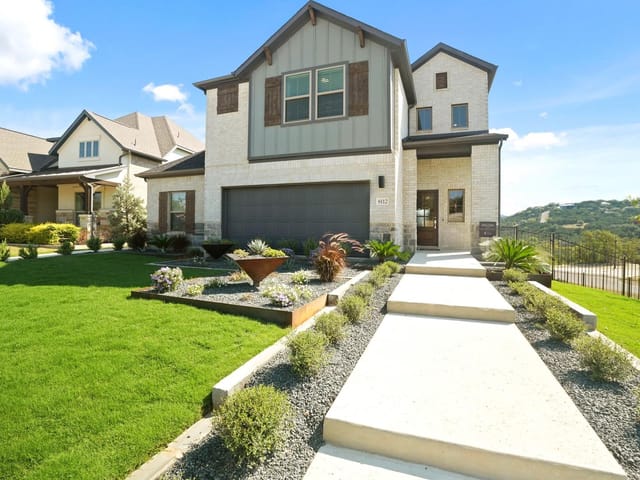 8112 Turning Leaf Cir