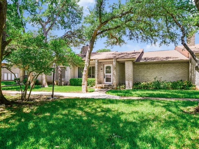 8113 East CT