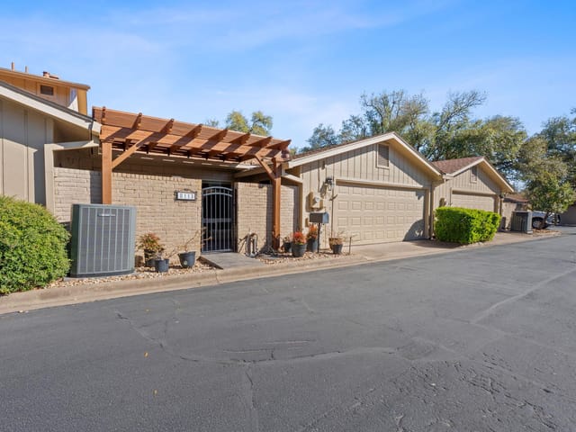 8113 West Ct