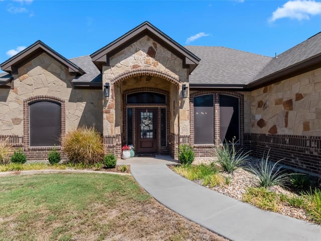 812 Eagle Crest CV